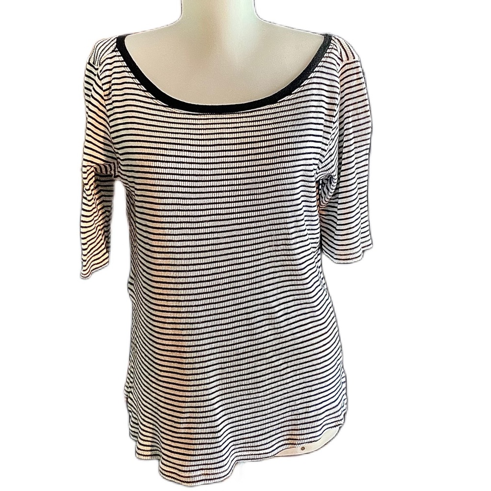 Black and White Ribbed Shirt with Quarter Length Sleeves